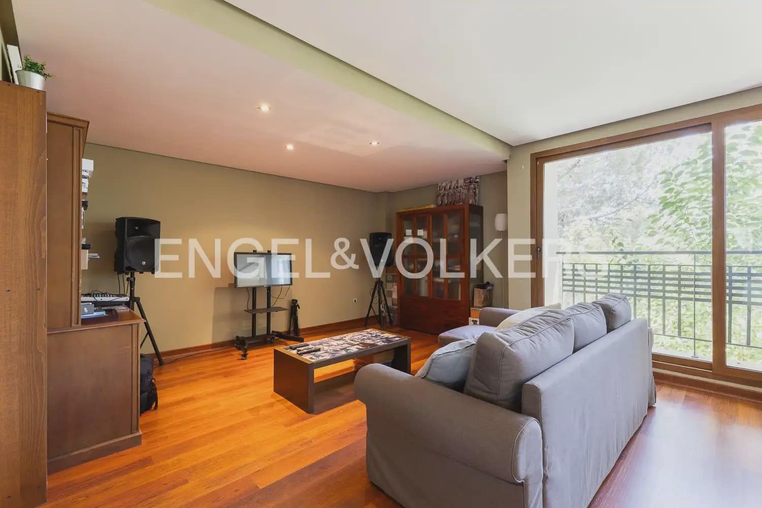 5 soveværelse Villa til salg i Chiva med garage - € 720.000 (Ref: 9898115)