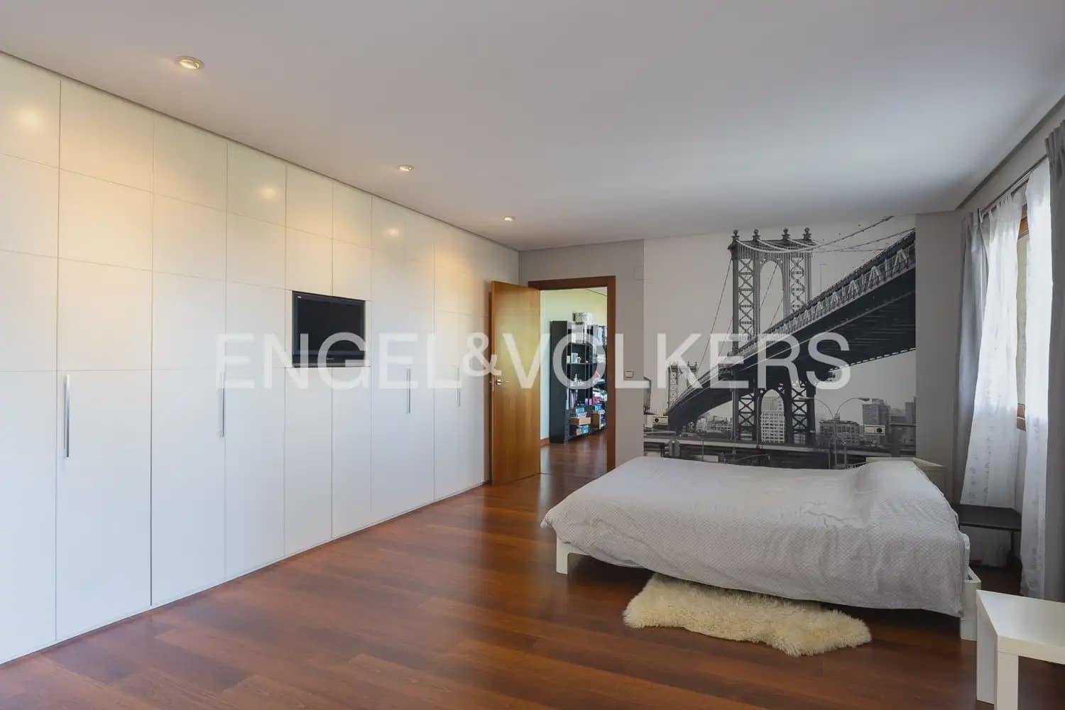 5 soveværelse Villa til salg i Chiva med garage - € 720.000 (Ref: 9898115)