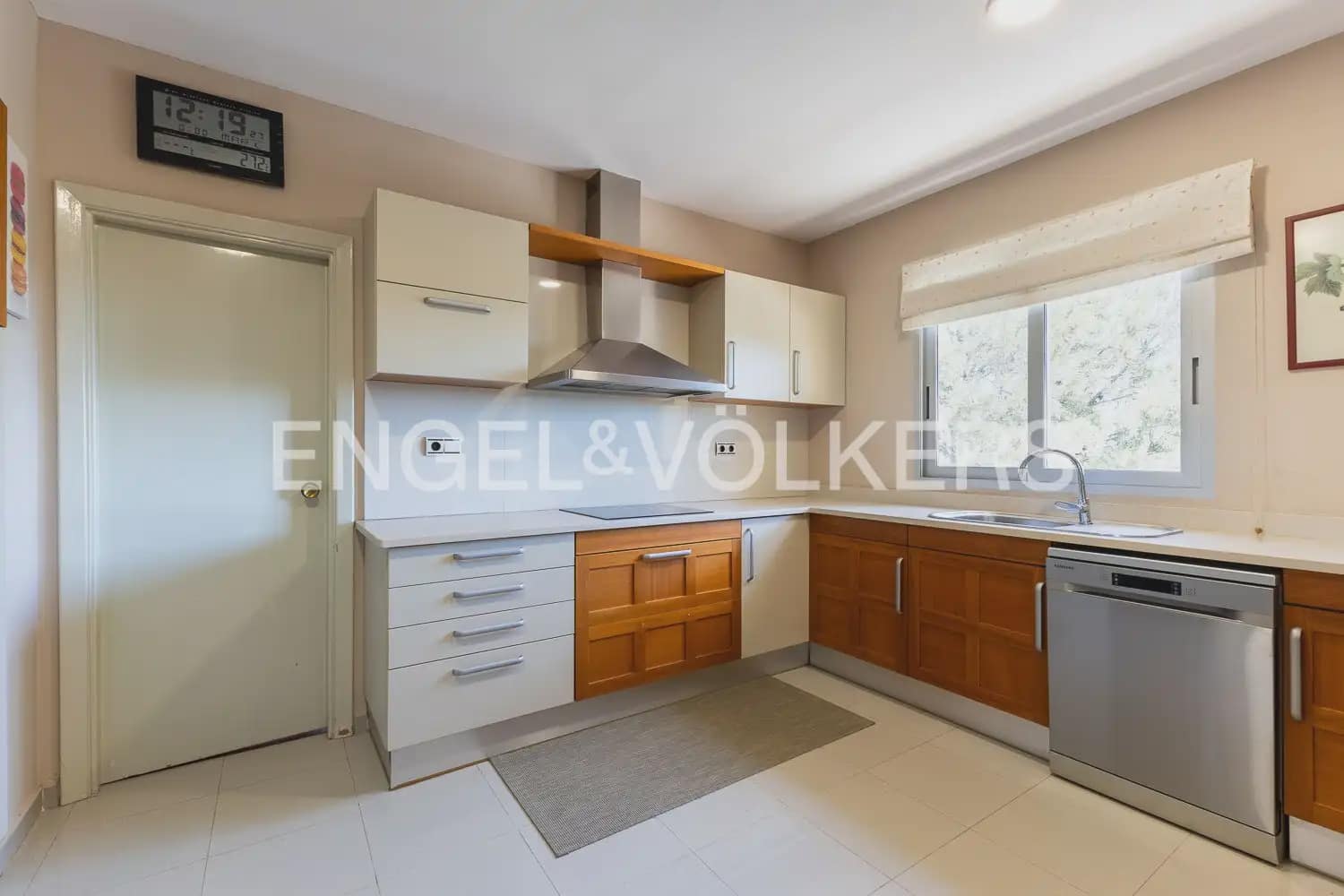 5 soveværelse Villa til salg i Chiva med garage - € 720.000 (Ref: 9898115)