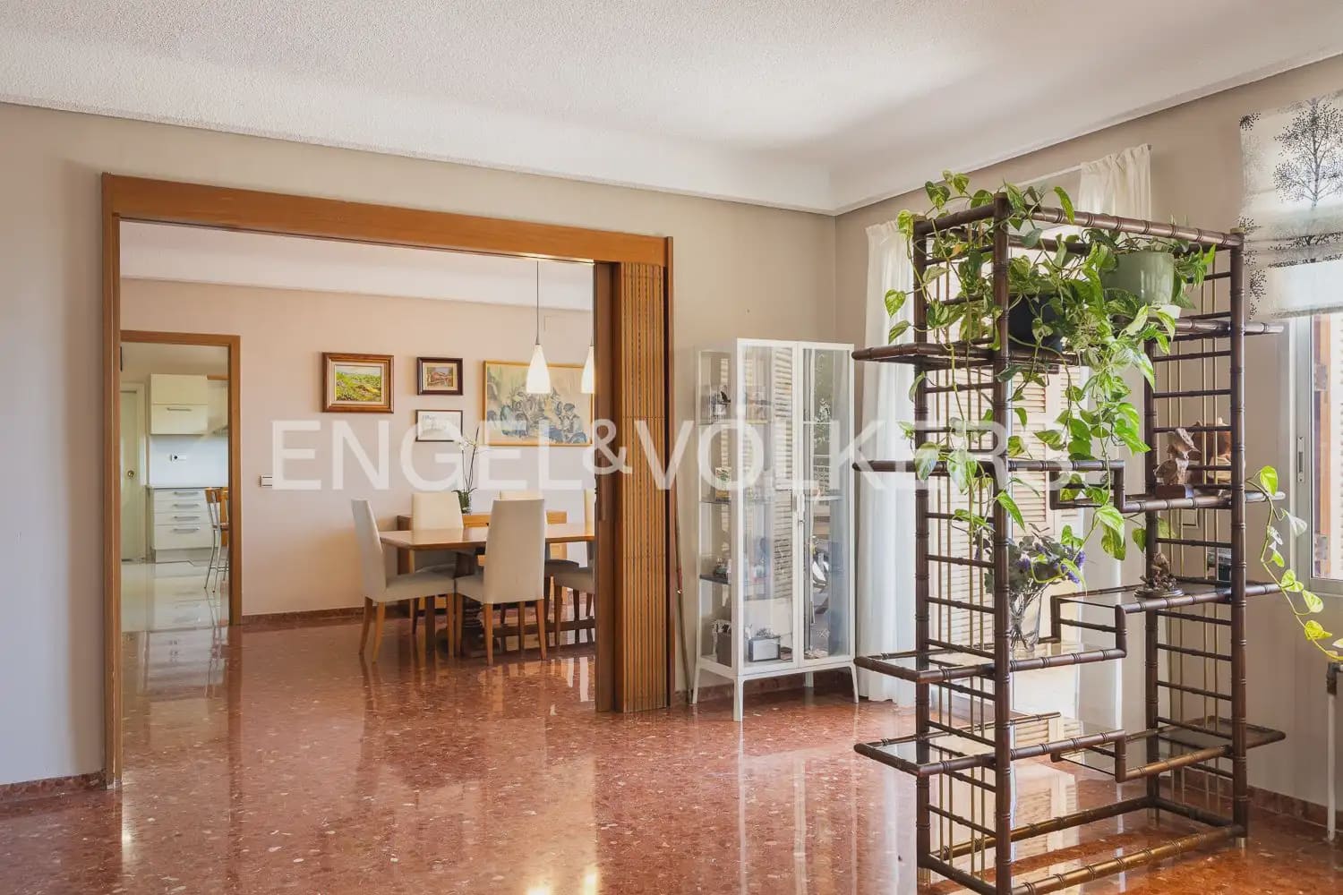 5 soveværelse Villa til salg i Chiva med garage - € 720.000 (Ref: 9898115)