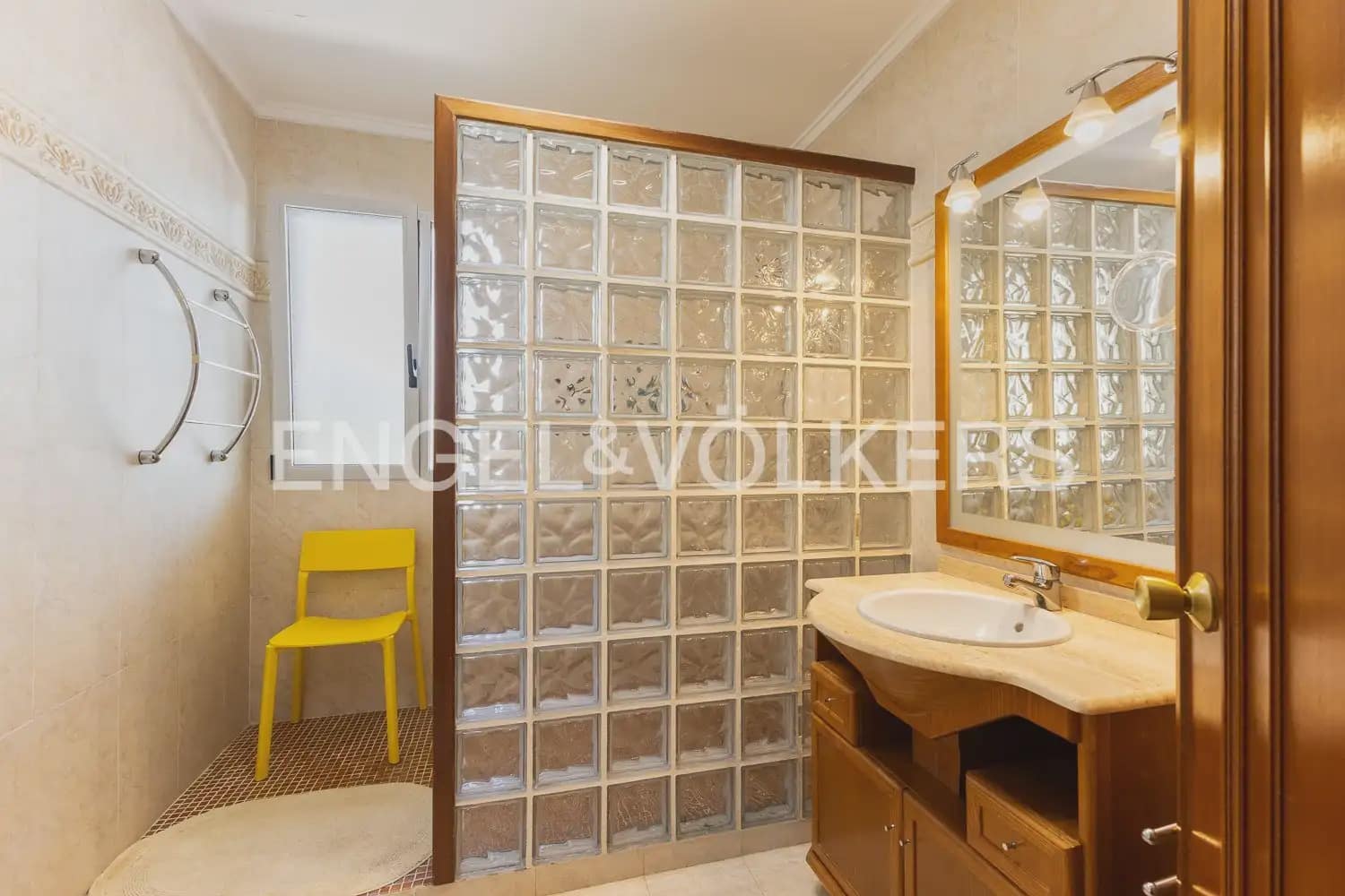 5 soveværelse Villa til salg i Chiva med garage - € 720.000 (Ref: 9898115)