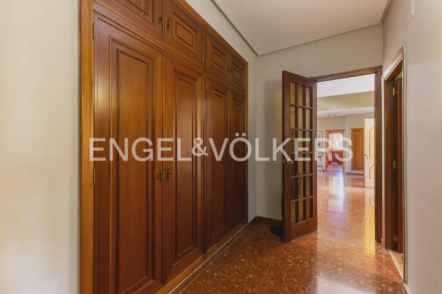 5 soveværelse Villa til salg i Chiva med garage - € 720.000 (Ref: 9898115)