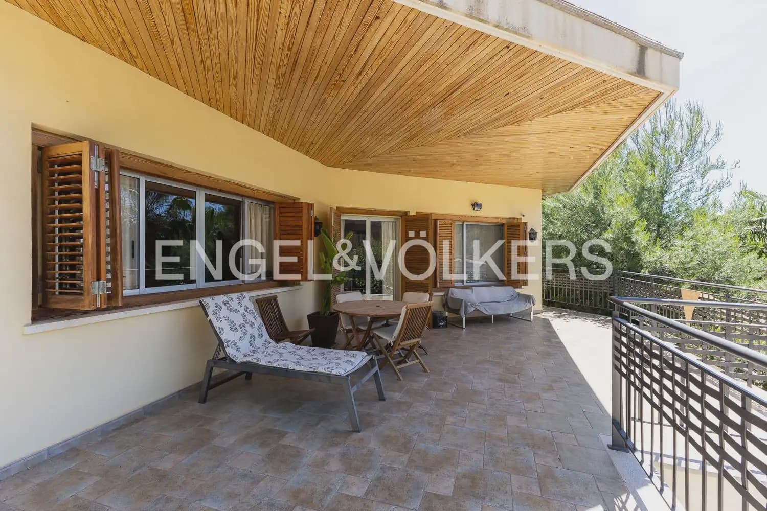 5 soveværelse Villa til salg i Chiva med garage - € 720.000 (Ref: 9898115)