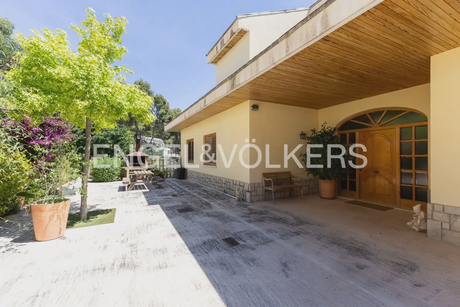 5 soveværelse Villa til salg i Chiva med garage - € 720.000 (Ref: 9898115)
