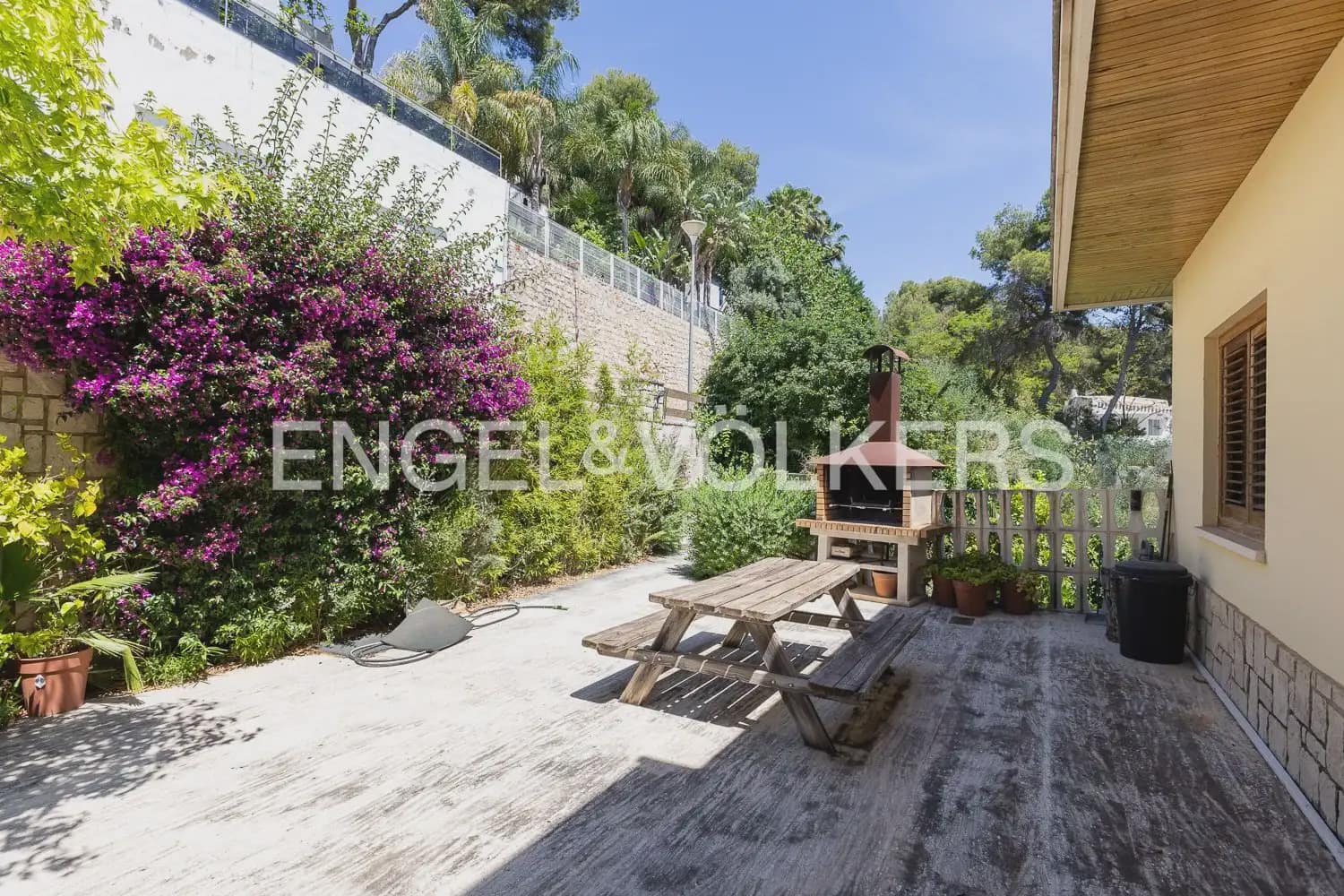 5 soveværelse Villa til salg i Chiva med garage - € 720.000 (Ref: 9898115)