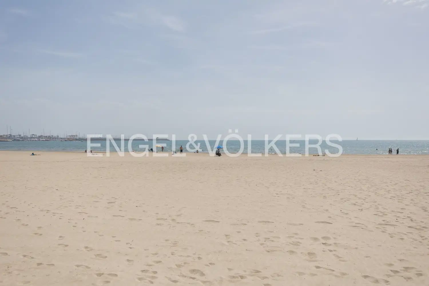 5 soverom Hus til salgs i Valencia by med svømmebasseng garasje - € 530 000 (Ref: 9898116)