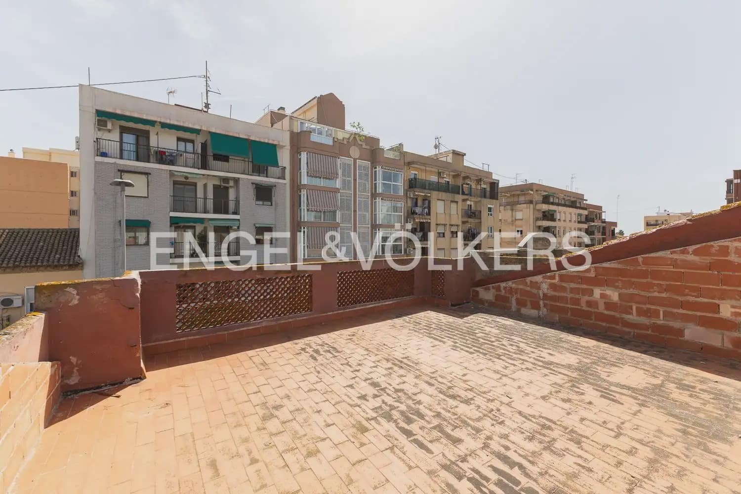 5 soverom Hus til salgs i Valencia by med svømmebasseng garasje - € 530 000 (Ref: 9898116)