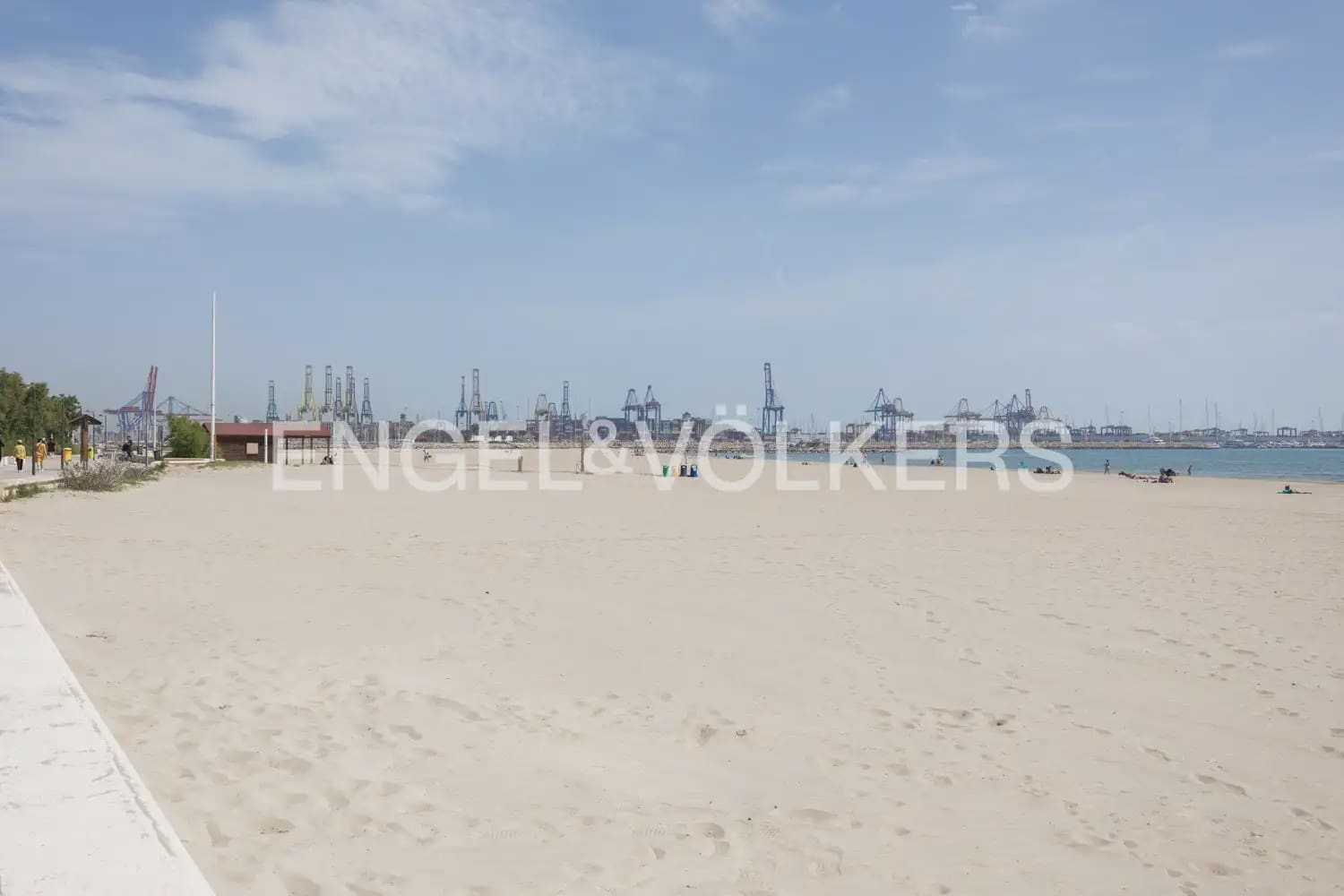 5 soverom Hus til salgs i Valencia by med svømmebasseng garasje - € 530 000 (Ref: 9898116)
