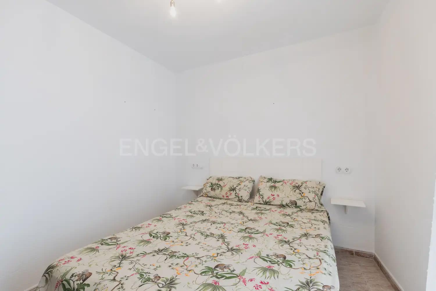 5 bedroom Townhouse for sale in Paterna with garage - € 520,000 (Ref: 9898119)