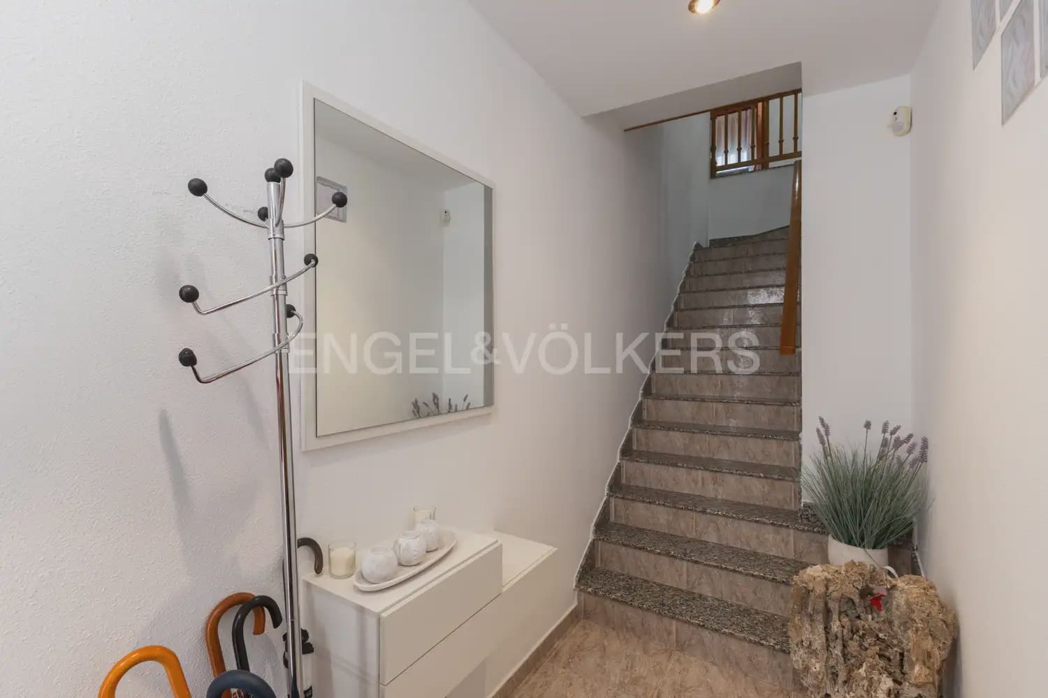 5 bedroom Townhouse for sale in Paterna with garage - € 520,000 (Ref: 9898119)