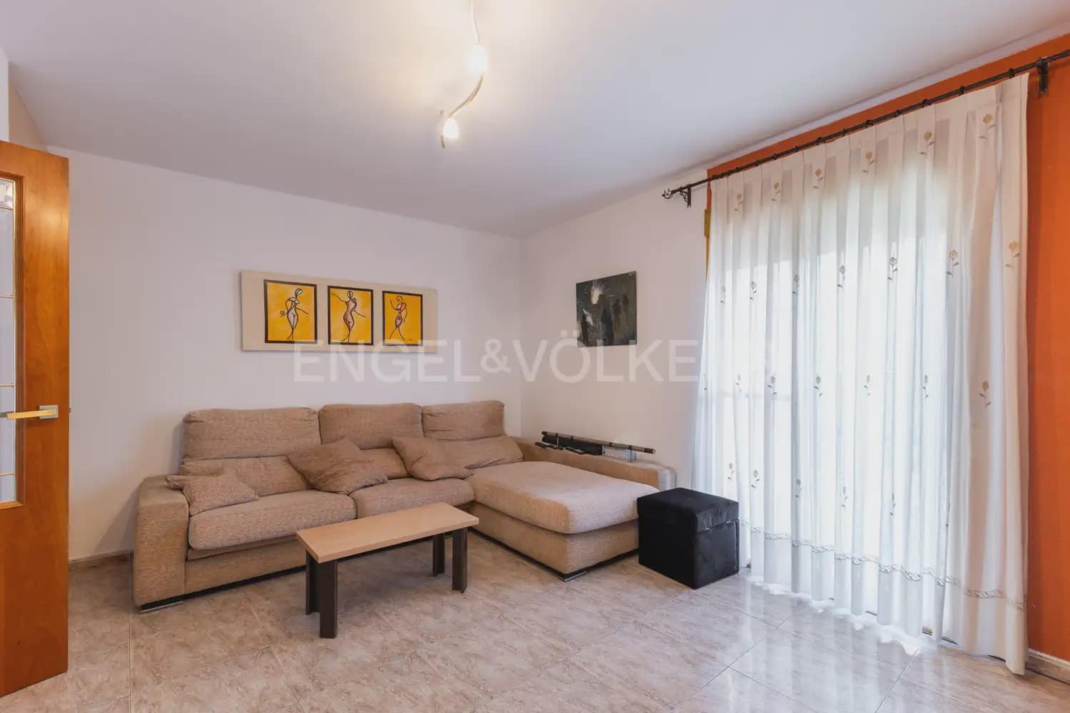5 bedroom Townhouse for sale in Paterna with garage - € 520,000 (Ref: 9898119)