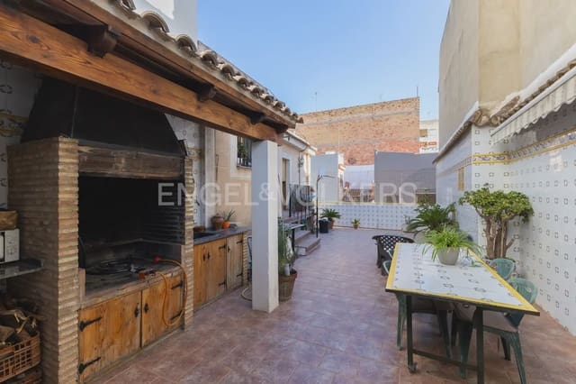 5 bedroom Townhouse for sale in Centro Ciudad, Paterna with garage - € 520,000 (Ref: 9898119)