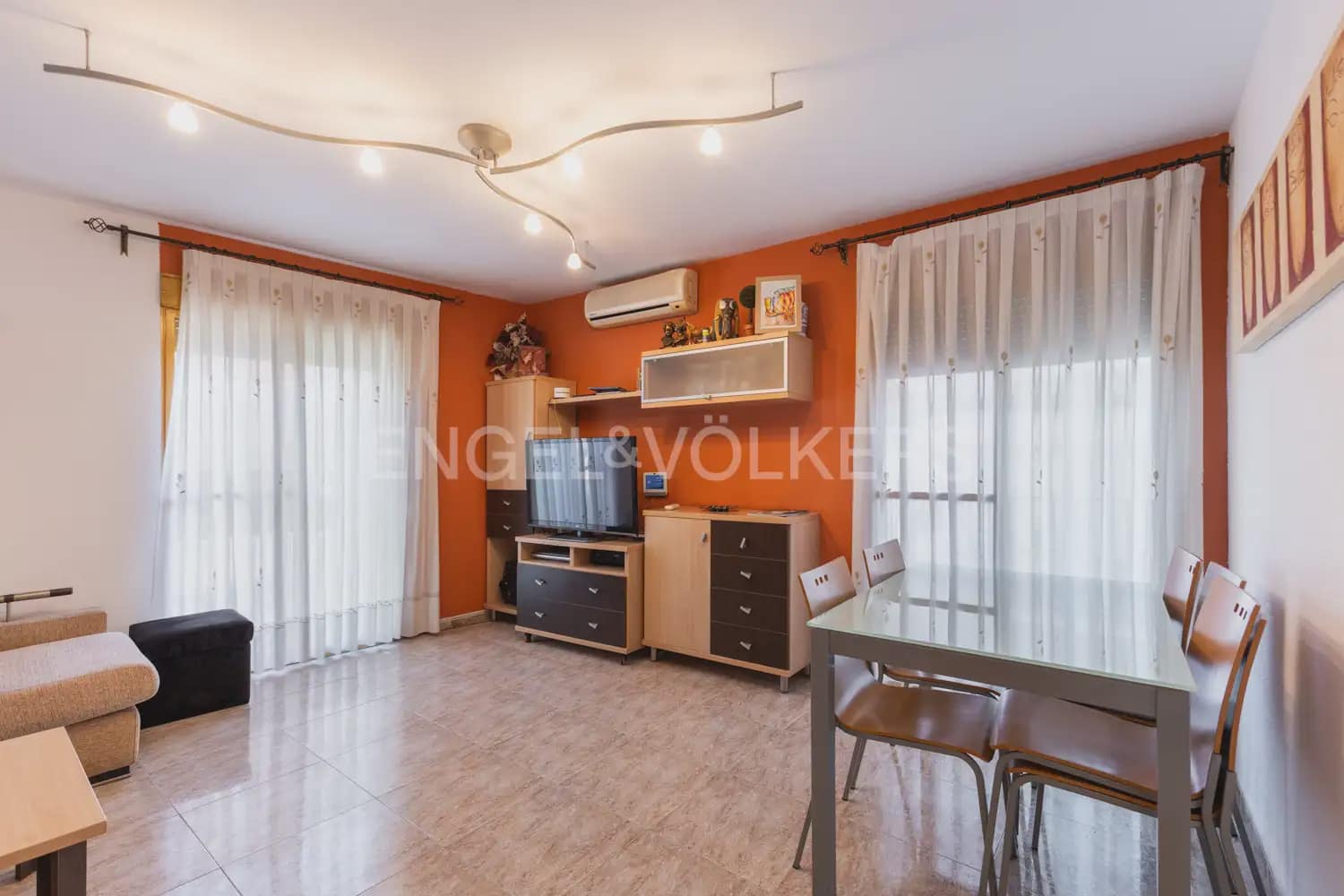 5 bedroom Townhouse for sale in Paterna with garage - € 520,000 (Ref: 9898119)