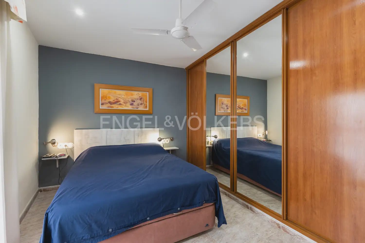 5 bedroom Townhouse for sale in Paterna with garage - € 520,000 (Ref: 9898119)