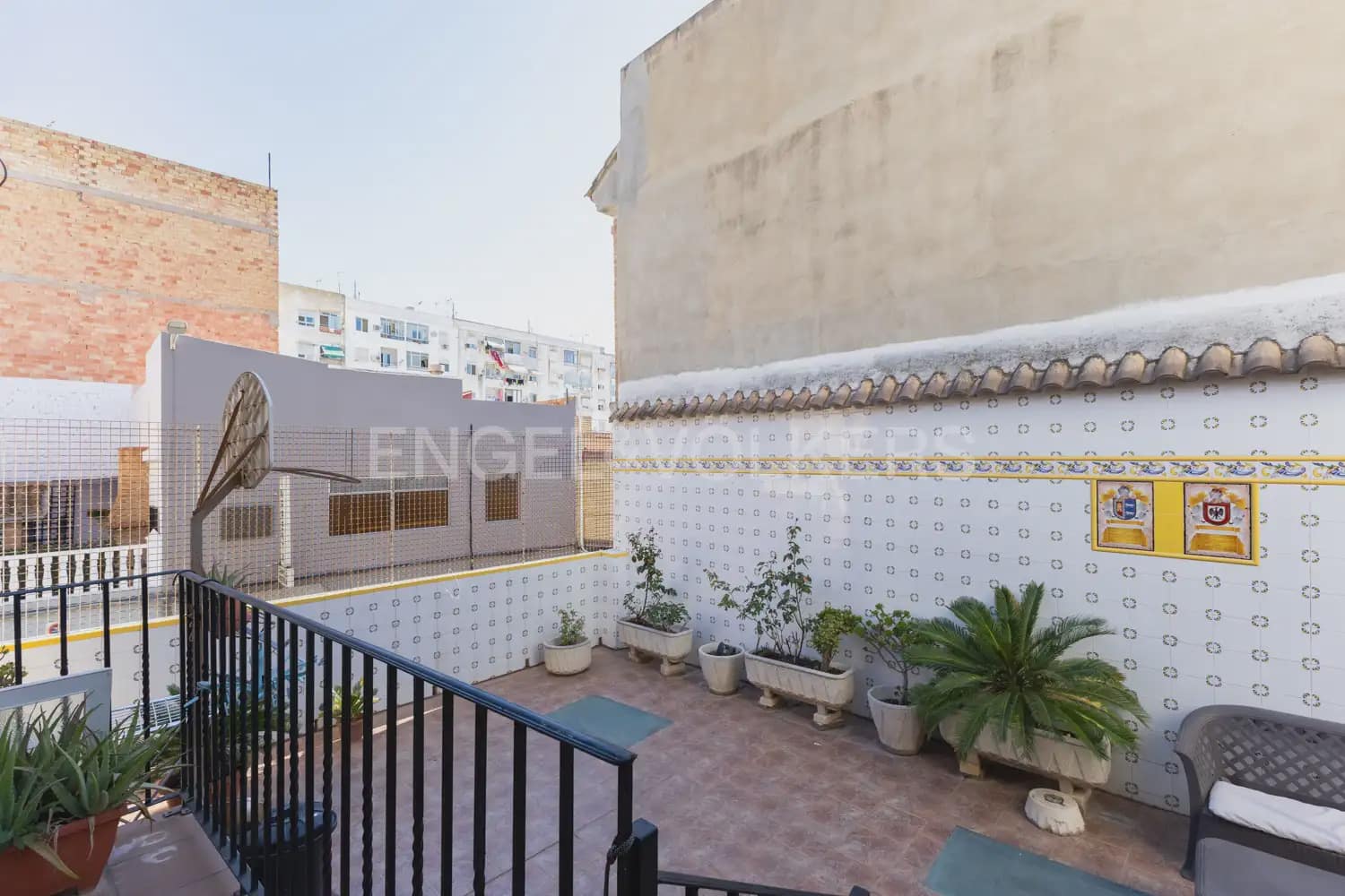 5 bedroom Townhouse for sale in Paterna with garage - € 520,000 (Ref: 9898119)