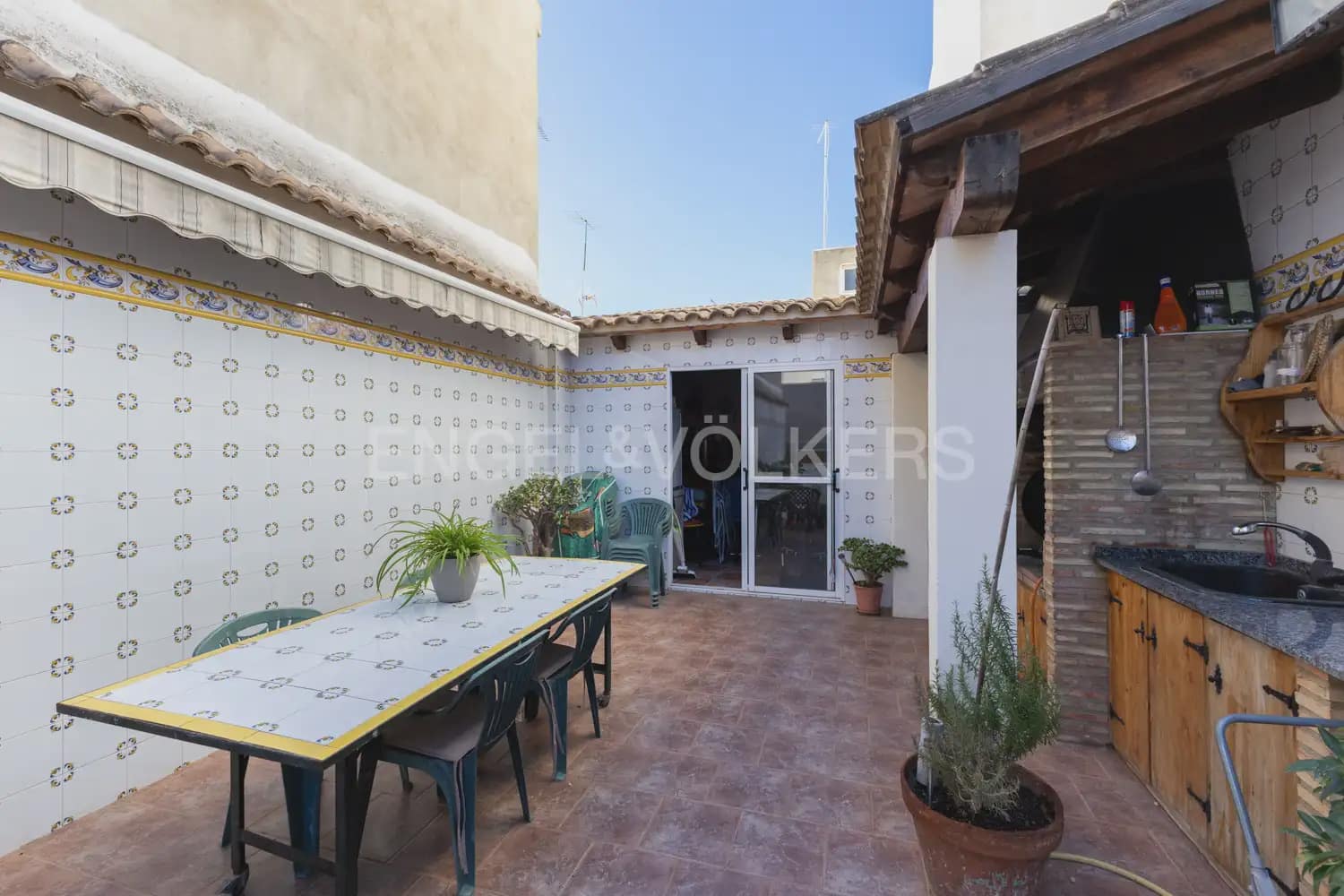 5 bedroom Townhouse for sale in Paterna with garage - € 520,000 (Ref: 9898119)