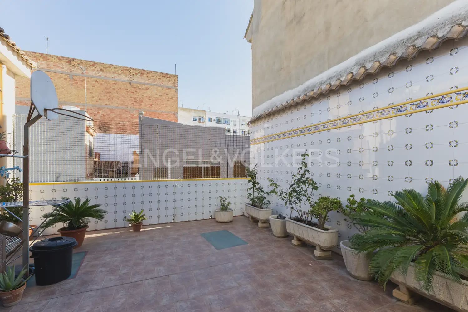 5 bedroom Townhouse for sale in Paterna with garage - € 520,000 (Ref: 9898119)