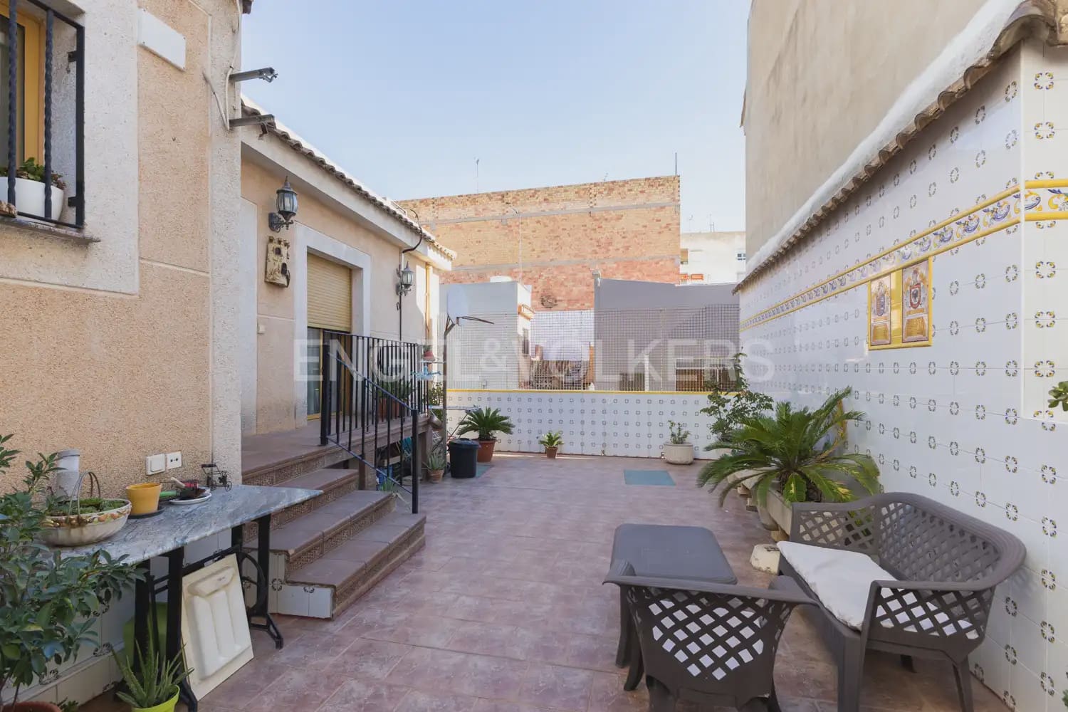 5 bedroom Townhouse for sale in Paterna with garage - € 520,000 (Ref: 9898119)