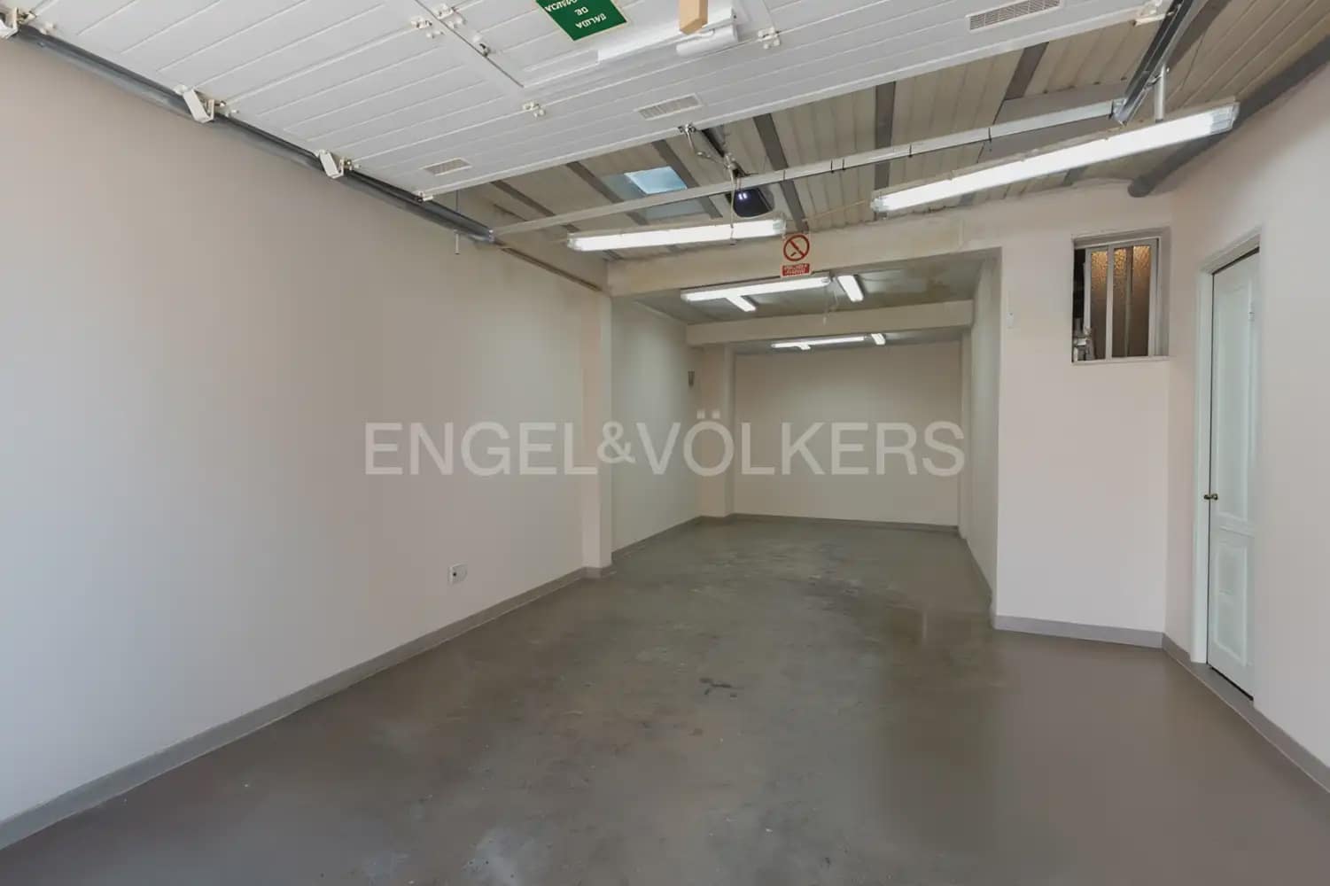 5 bedroom Townhouse for sale in Paterna with garage - € 520,000 (Ref: 9898119)