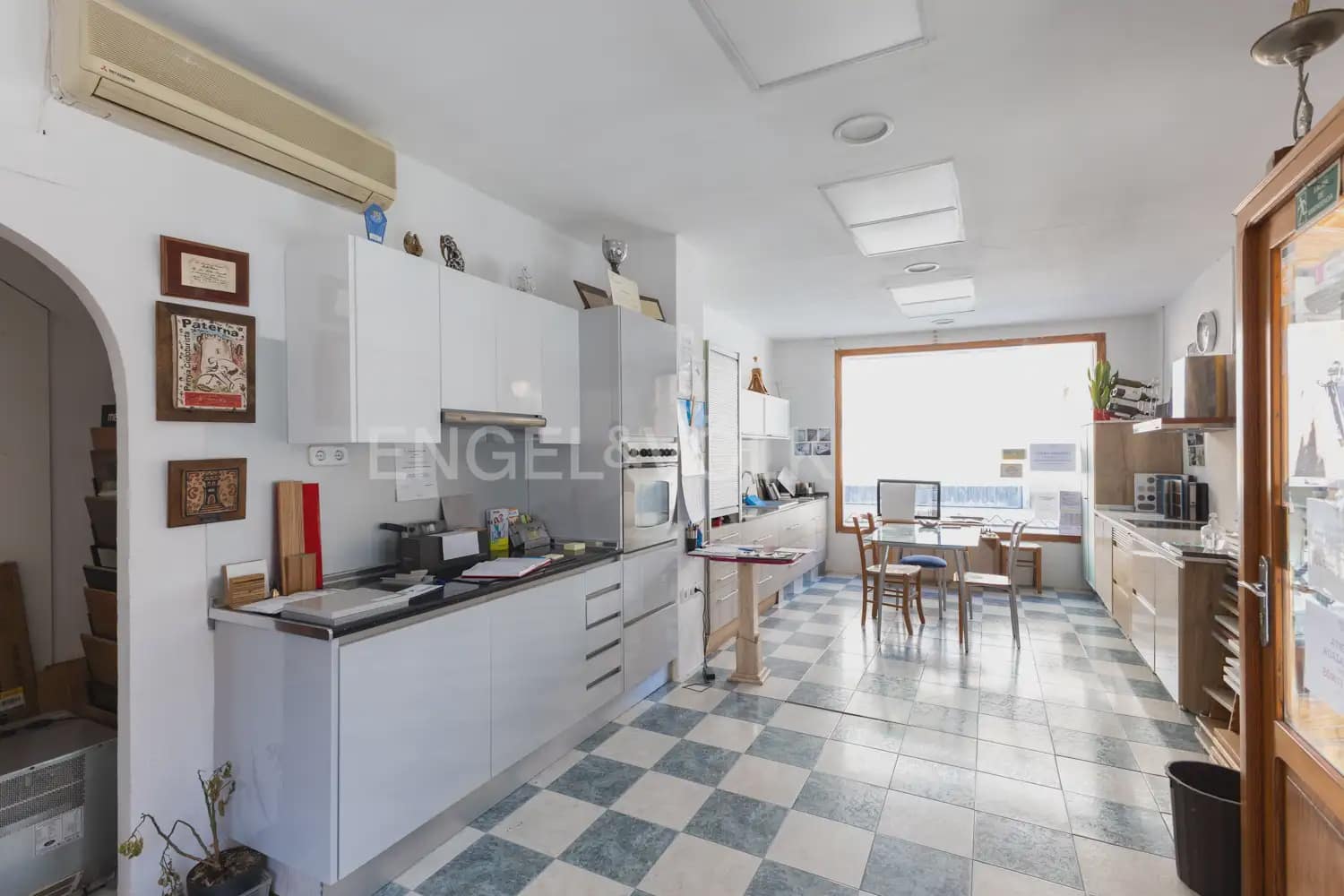 5 bedroom Townhouse for sale in Paterna with garage - € 520,000 (Ref: 9898119)