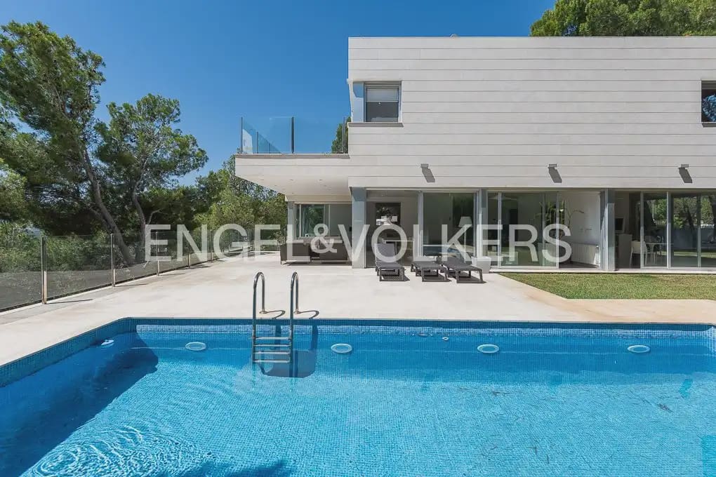 5 soveværelse Villa til leje i Chiva med swimmingpool garage - € 4.500 (Ref: 9898120)