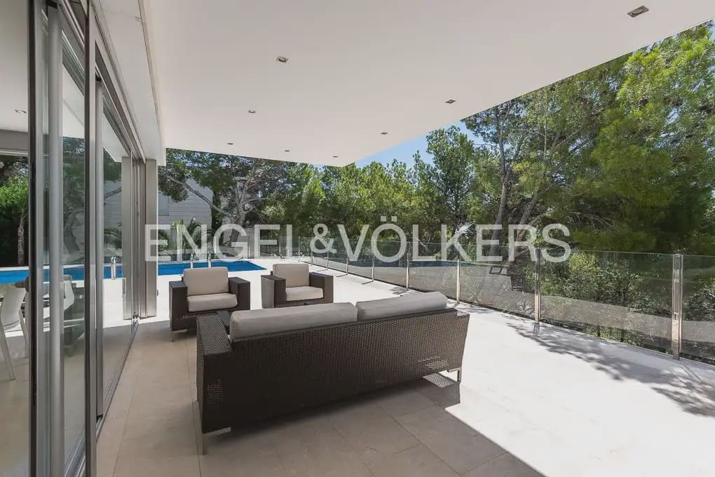 5 soveværelse Villa til leje i Chiva med swimmingpool garage - € 4.500 (Ref: 9898120)