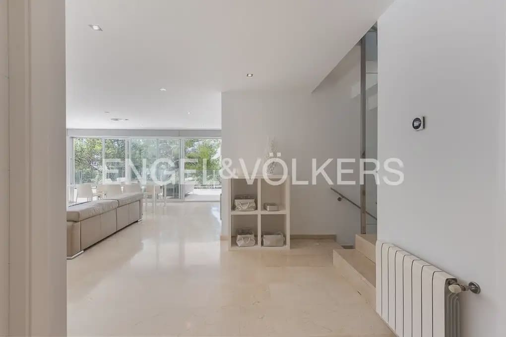 5 soveværelse Villa til leje i Chiva med swimmingpool garage - € 4.500 (Ref: 9898120)