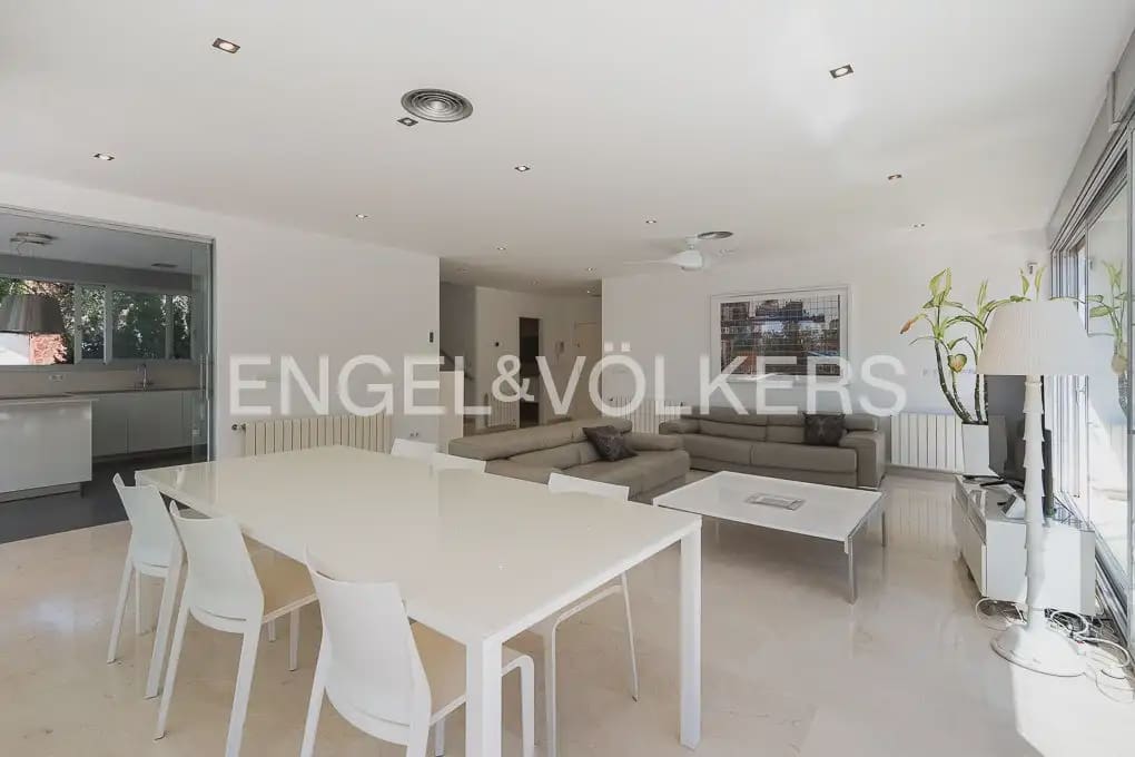 5 soveværelse Villa til leje i Chiva med swimmingpool garage - € 4.500 (Ref: 9898120)