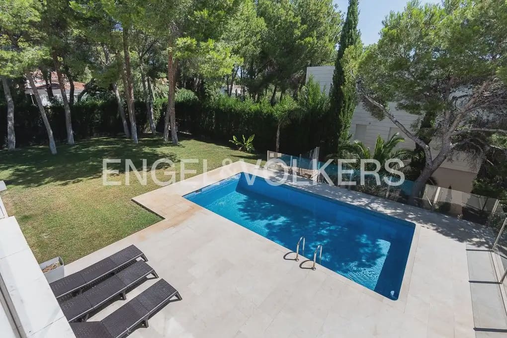 5 soveværelse Villa til leje i Chiva med swimmingpool garage - € 4.500 (Ref: 9898120)