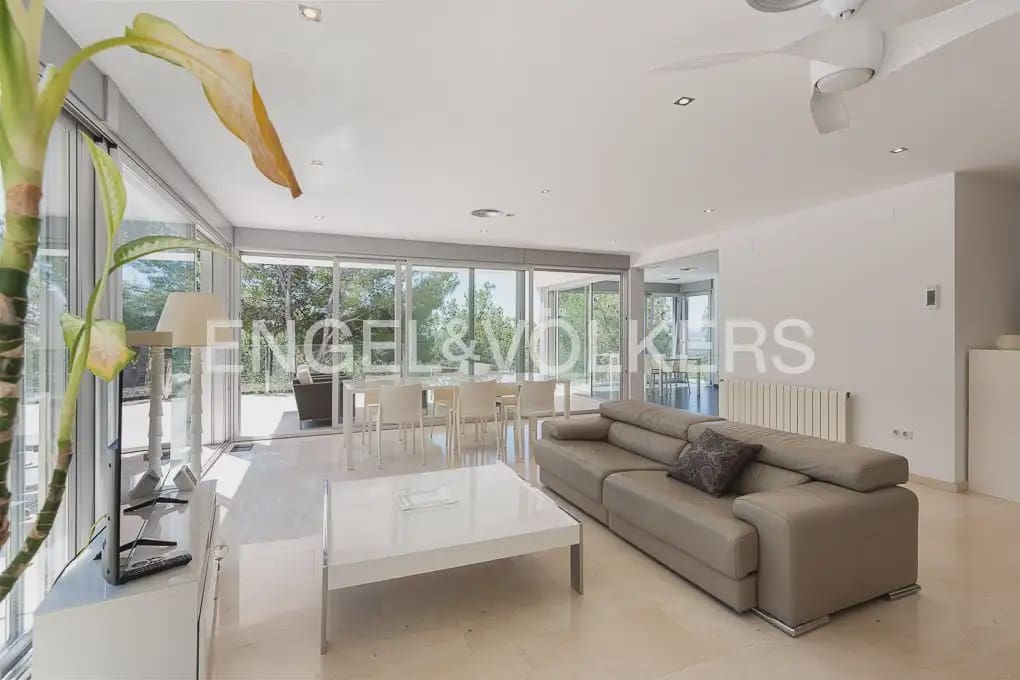 5 soveværelse Villa til leje i Chiva med swimmingpool garage - € 4.500 (Ref: 9898120)