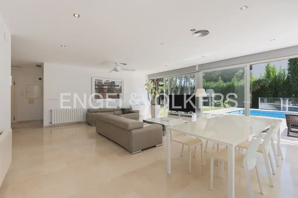 5 soveværelse Villa til leje i Chiva med swimmingpool garage - € 4.500 (Ref: 9898120)