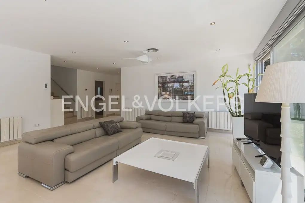 5 soveværelse Villa til leje i Chiva med swimmingpool garage - € 4.500 (Ref: 9898120)