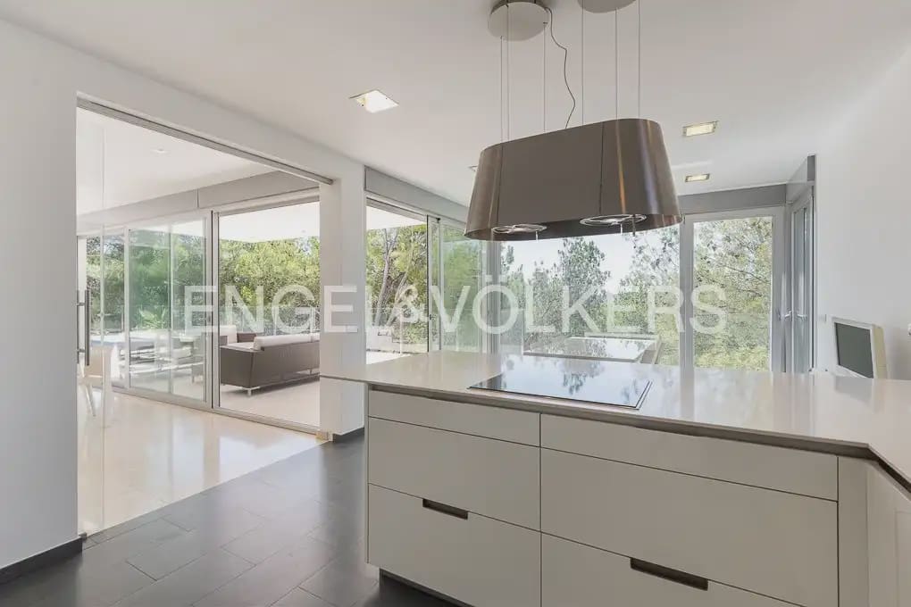 5 soveværelse Villa til leje i Chiva med swimmingpool garage - € 4.500 (Ref: 9898120)