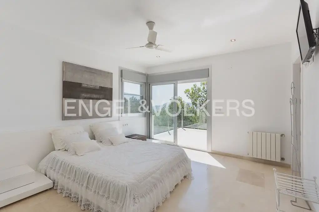 5 soveværelse Villa til leje i Chiva med swimmingpool garage - € 4.500 (Ref: 9898120)