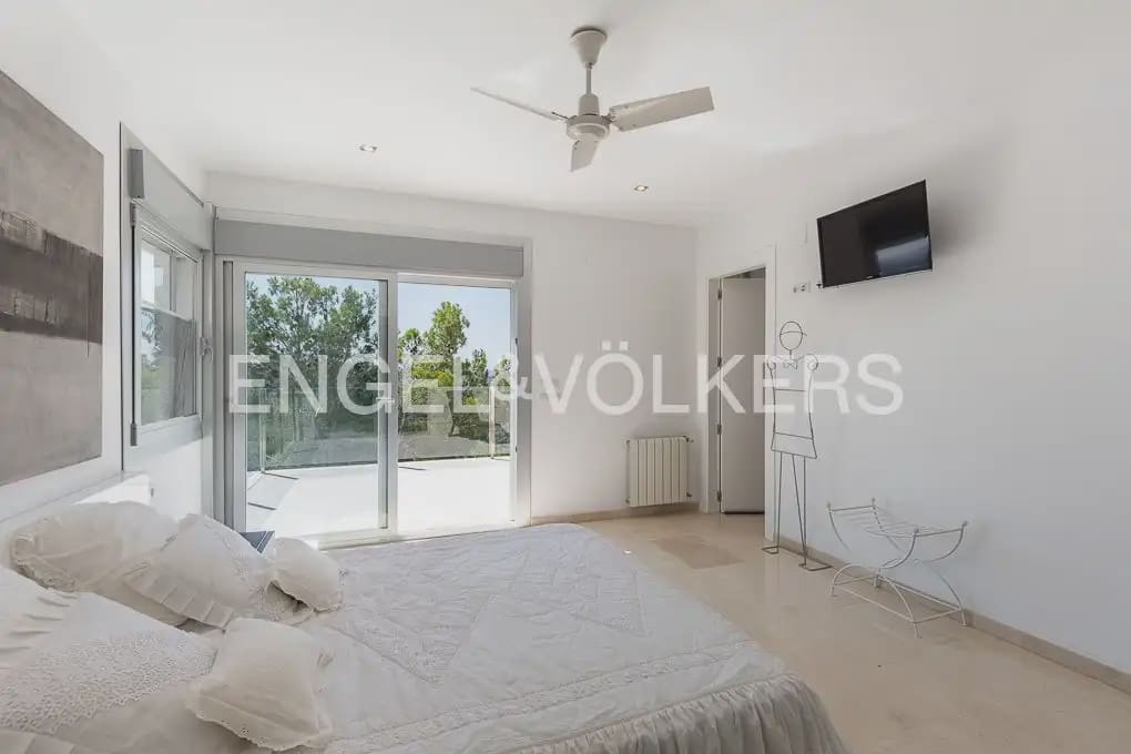 5 soveværelse Villa til leje i Chiva med swimmingpool garage - € 4.500 (Ref: 9898120)