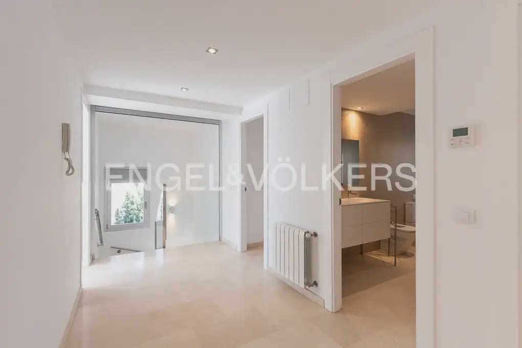 5 soveværelse Villa til leje i Chiva med swimmingpool garage - € 4.500 (Ref: 9898120)