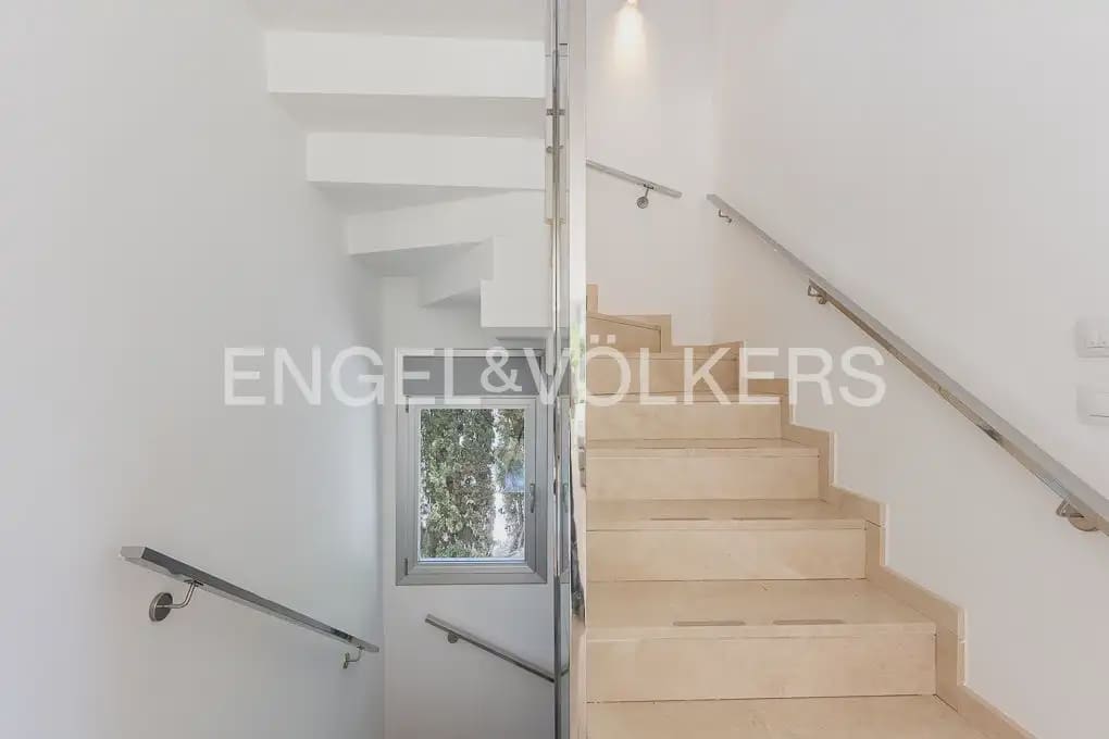 5 soveværelse Villa til leje i Chiva med swimmingpool garage - € 4.500 (Ref: 9898120)