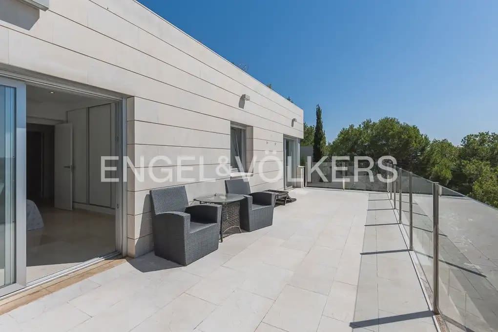 5 soveværelse Villa til leje i Chiva med swimmingpool garage - € 4.500 (Ref: 9898120)