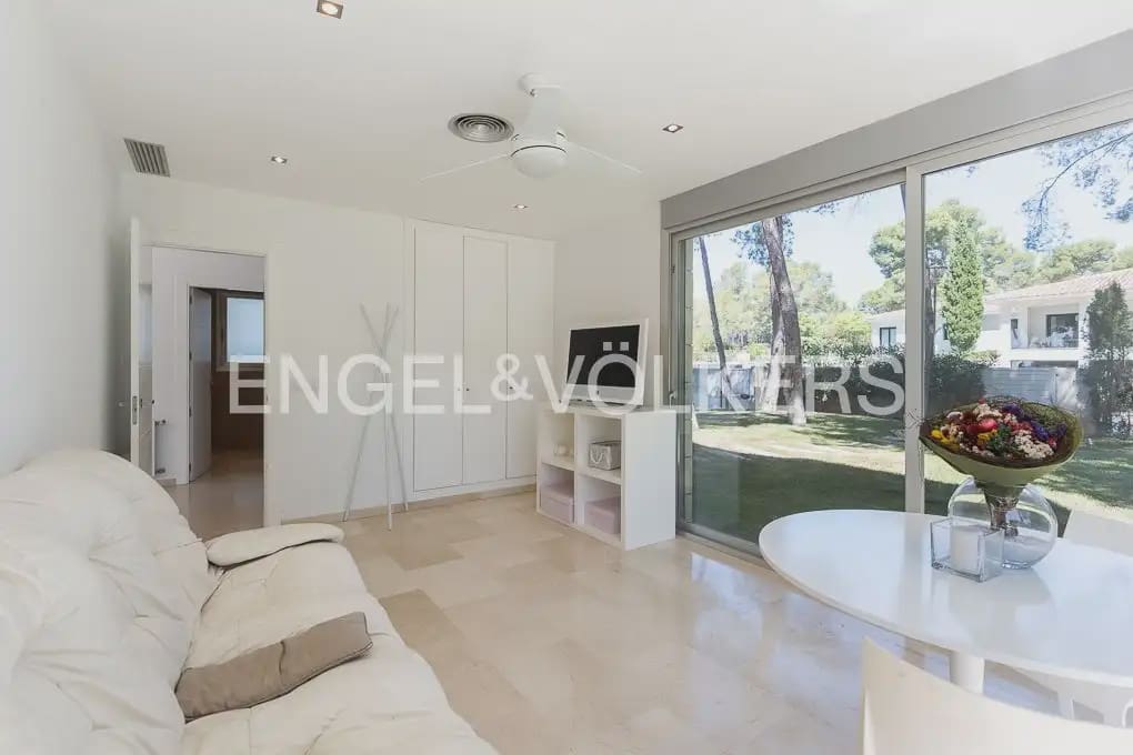 5 soveværelse Villa til leje i Chiva med swimmingpool garage - € 4.500 (Ref: 9898120)