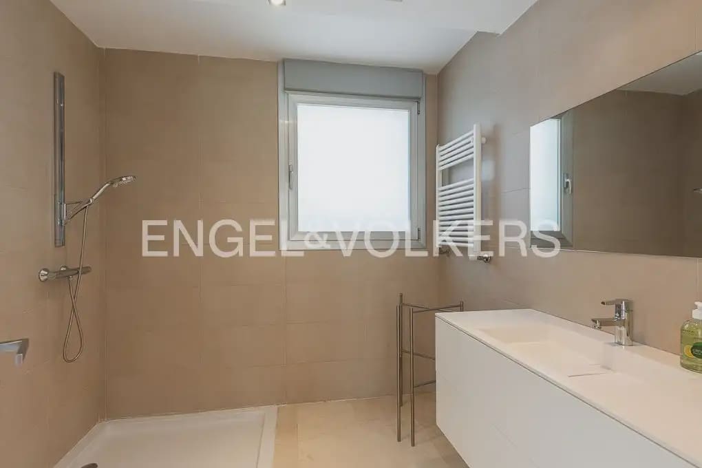 5 soveværelse Villa til leje i Chiva med swimmingpool garage - € 4.500 (Ref: 9898120)