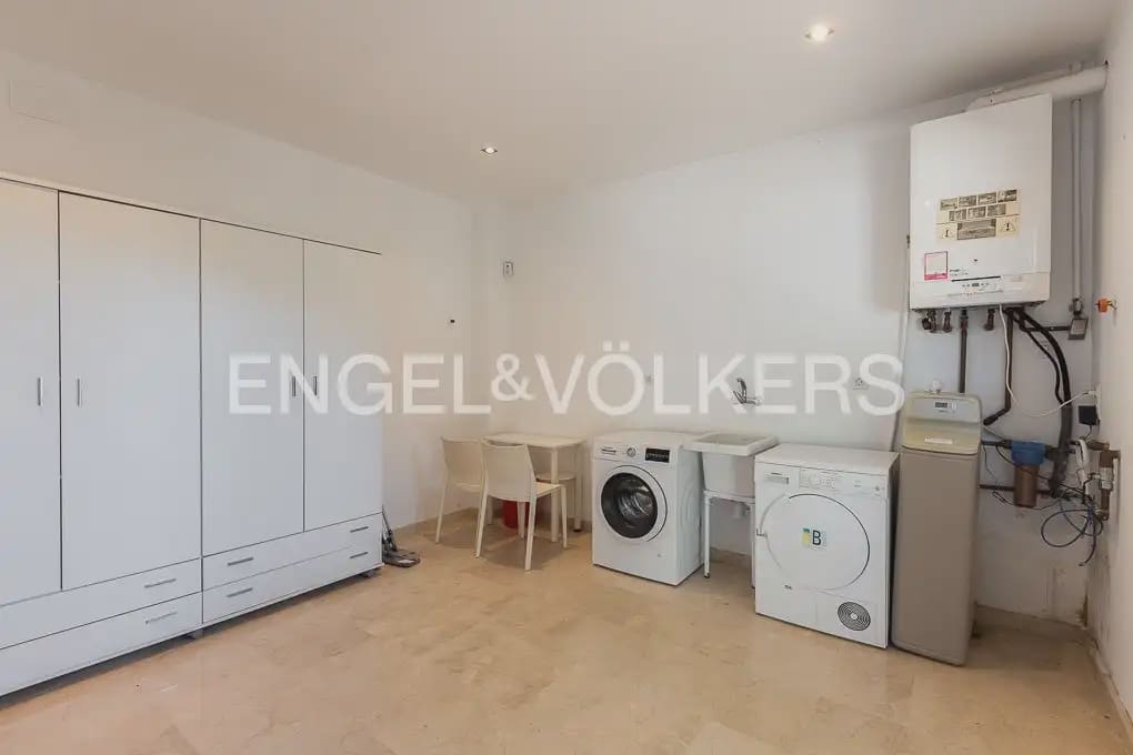 5 soveværelse Villa til leje i Chiva med swimmingpool garage - € 4.500 (Ref: 9898120)