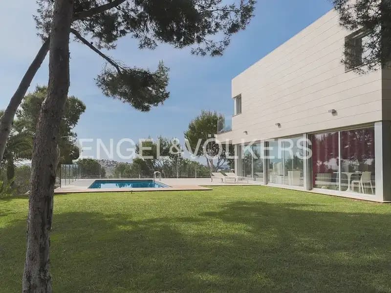 5 soveværelse Villa til leje i Chiva med swimmingpool garage - € 4.500 (Ref: 9898120)