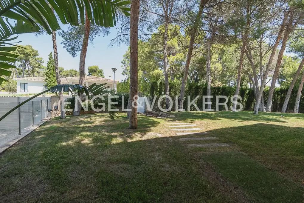 5 soveværelse Villa til leje i Chiva med swimmingpool garage - € 4.500 (Ref: 9898120)