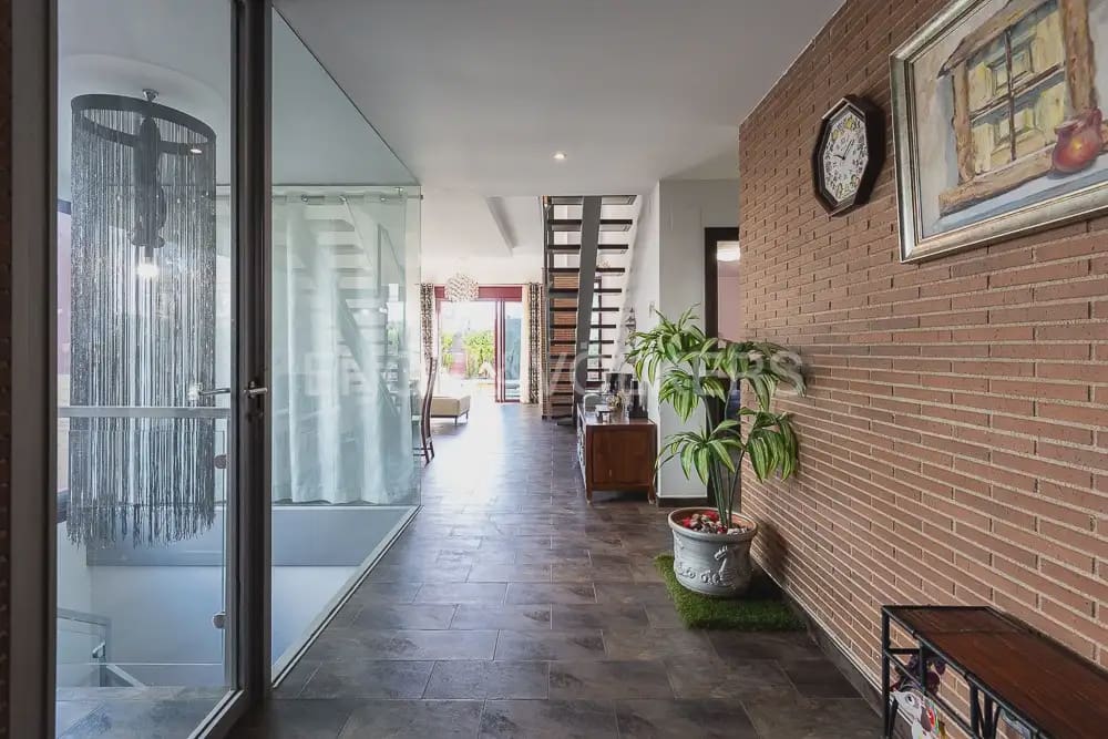 4 bedroom Villa for rent in Paterna with pool garage - € 3,500 (Ref: 9898123)