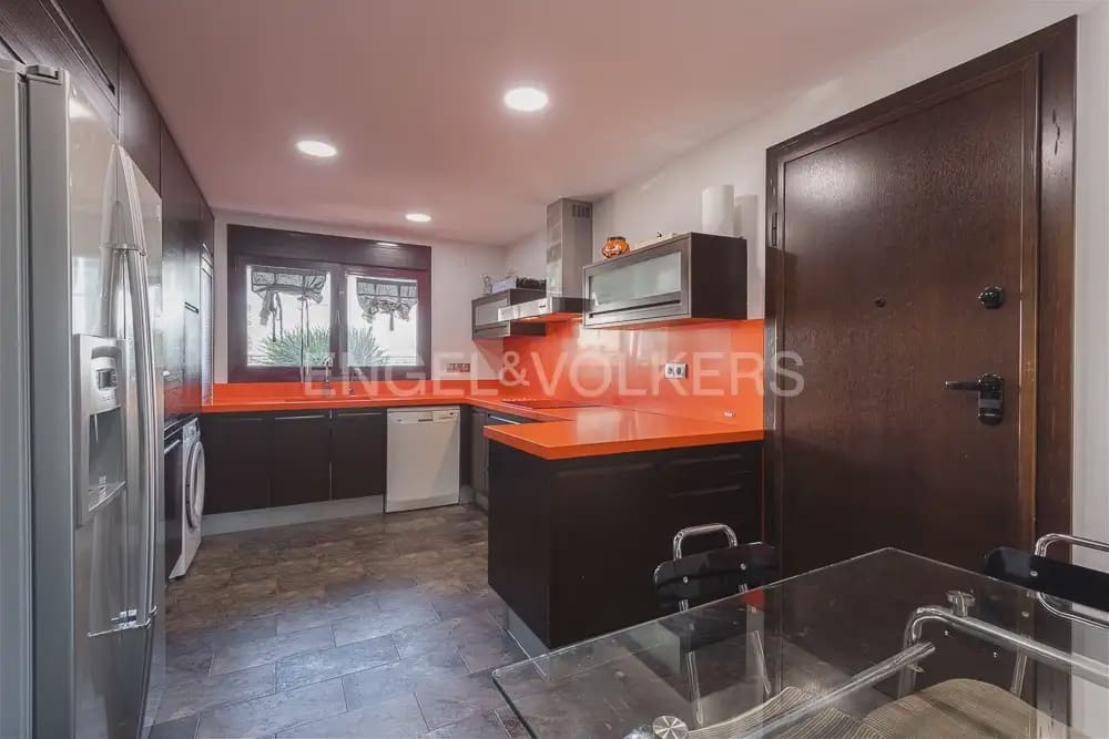 4 bedroom Villa for rent in Paterna with pool garage - € 3,500 (Ref: 9898123)
