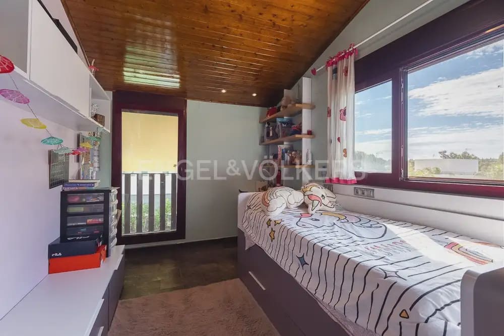 4 bedroom Villa for rent in Paterna with pool garage - € 3,500 (Ref: 9898123)