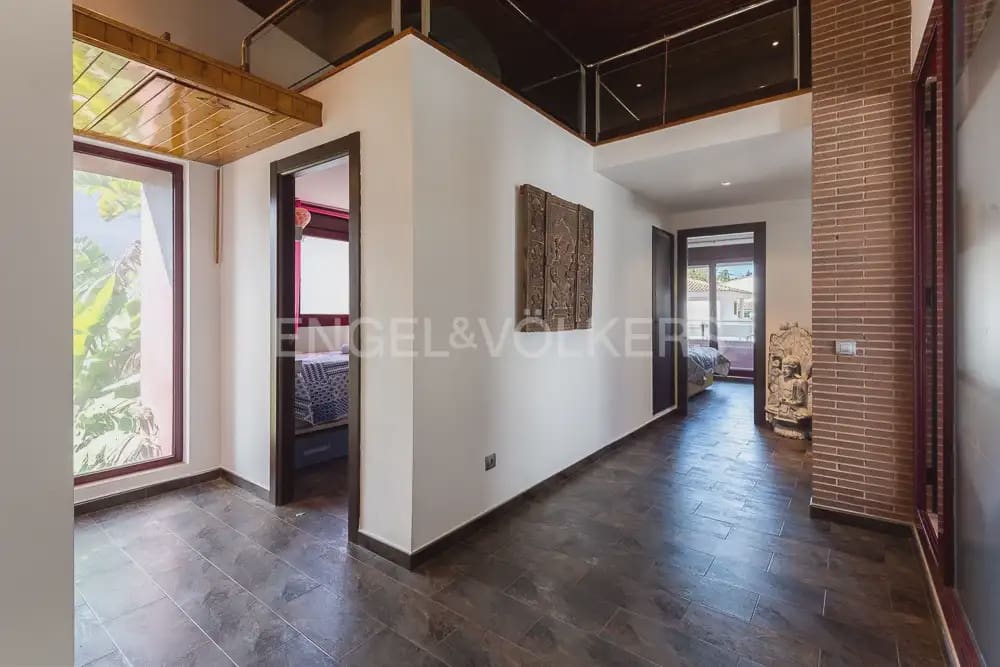 4 bedroom Villa for rent in Paterna with pool garage - € 3,500 (Ref: 9898123)