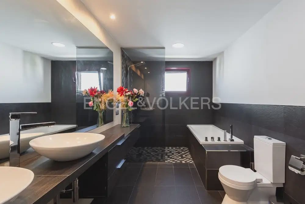 4 bedroom Villa for rent in Paterna with pool garage - € 3,500 (Ref: 9898123)