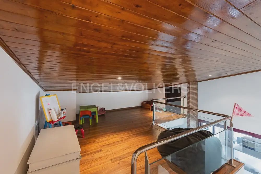 4 bedroom Villa for rent in Paterna with pool garage - € 3,500 (Ref: 9898123)