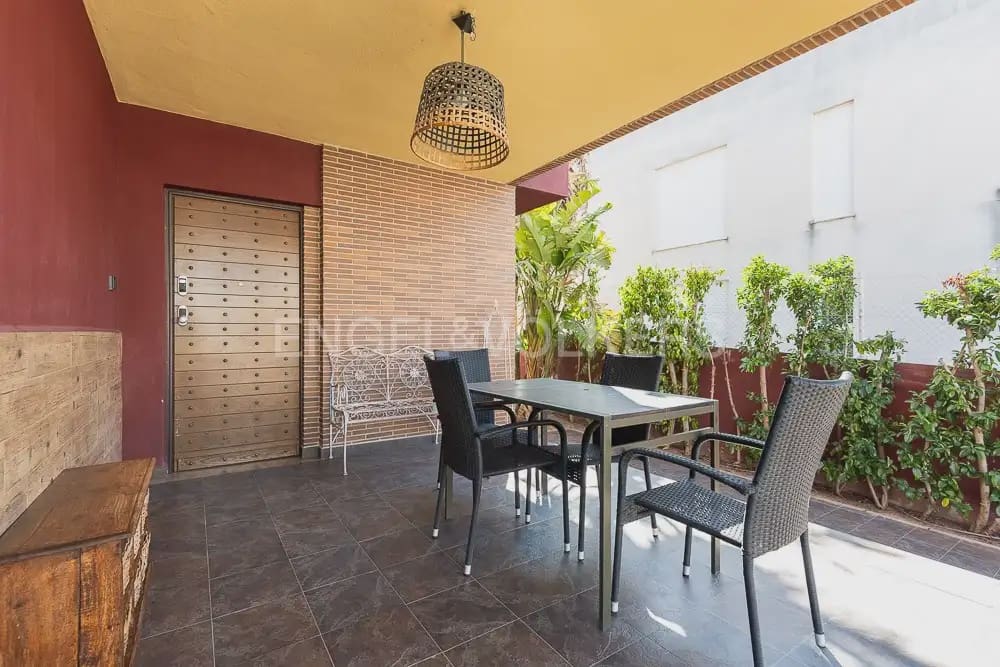 4 bedroom Villa for rent in Paterna with pool garage - € 3,500 (Ref: 9898123)
